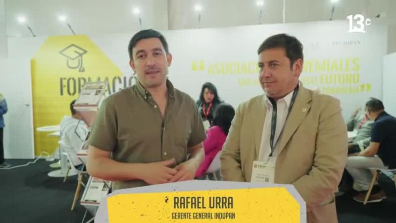 Nicolás Guzmán junto a Gerente General de INDUPAN. Créditos: 13C