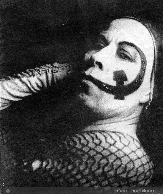 Fotografía acompaña entrevista de Ana Muga, "Estoy con Gladys con todos sus deseos y sueños" - Memoria Chilena.