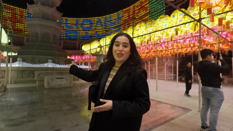 Belén Alarc en "Siempre hay un chileno", Corea del Sur. Créditos: Canal 13