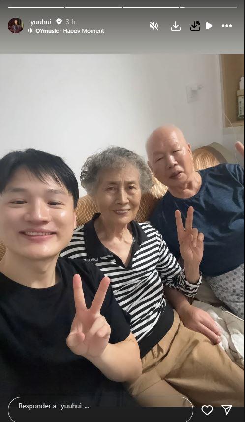 Yuhui Lee y sus abuelitos - Instagram