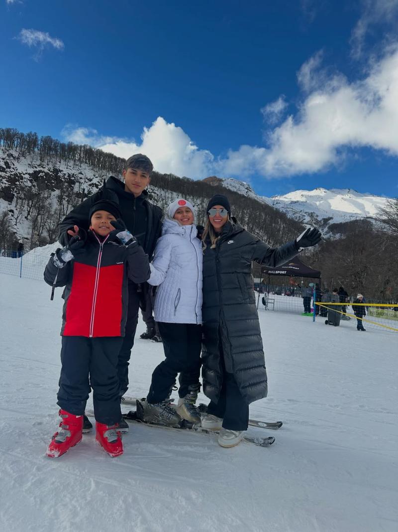Marité Matus junto a sus hijos con Arturo Vidal - Instagram