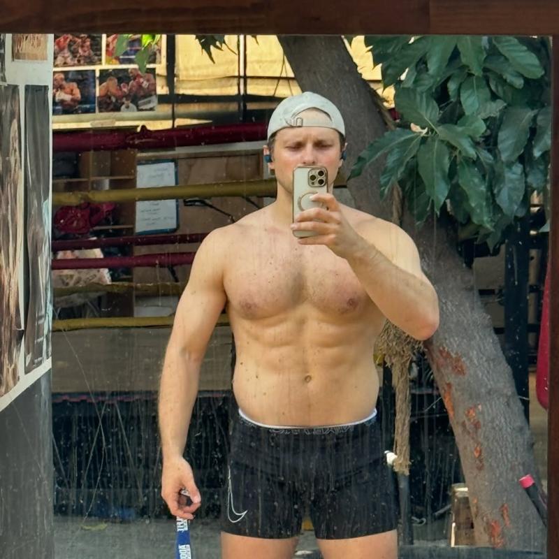 Artur Lugonov - Instagram