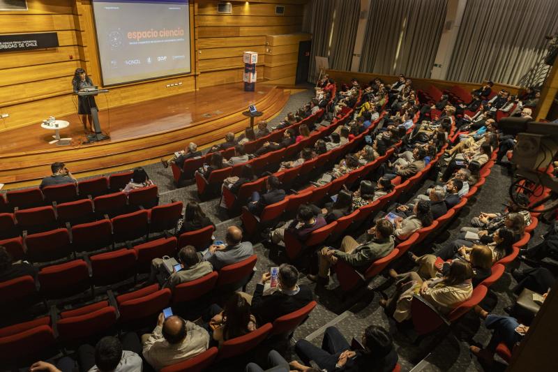 Chile presenta Espacio Ciencia: el nuevo punto nacional de acceso a la producción científica.