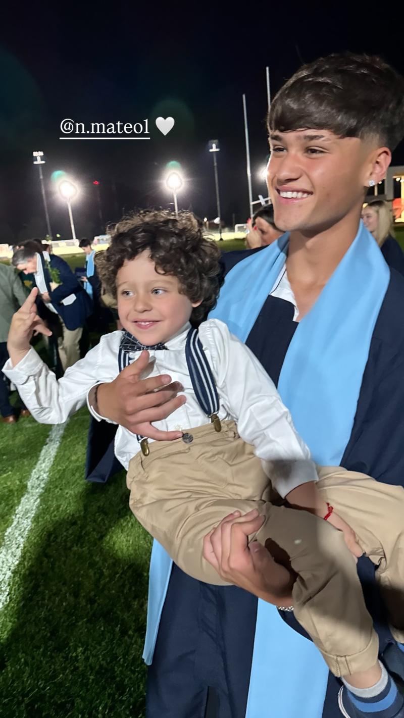 Mateo Neira junto a su hermano Clemente, previo al robo que sufrió su padre Manuel Neira - Instagram @Trini.Neira