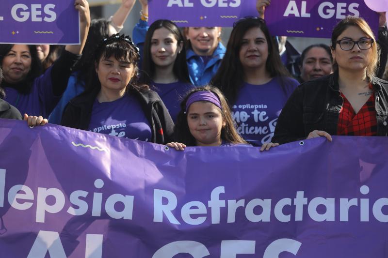 Marcha de solicitud de epilepsia refractaria al GES. Créditos: Agencia UNO