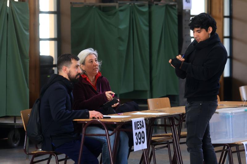 Este domingo hay Elecciones - Aton