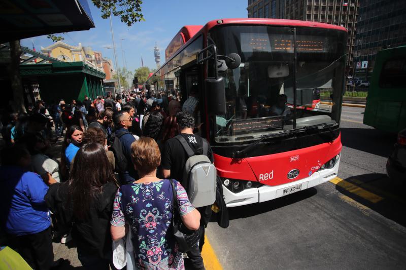 Caos en la capital tras problemas en el Metro de Santiago.