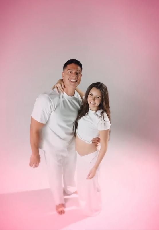 Sammis Reyes y Emilia Dides se llenan de aplausos por revelación de género - Instagram