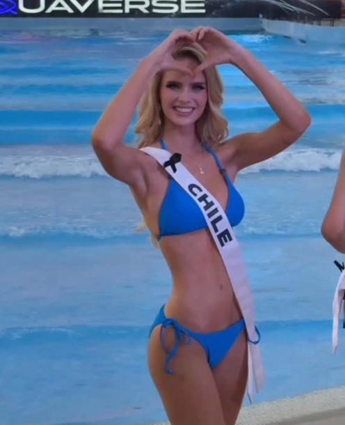 Inna Moll durante el desfile en traje de baños - Instagram