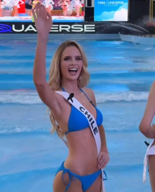 Inna Moll durante el desfile en traje de baños - Instagram