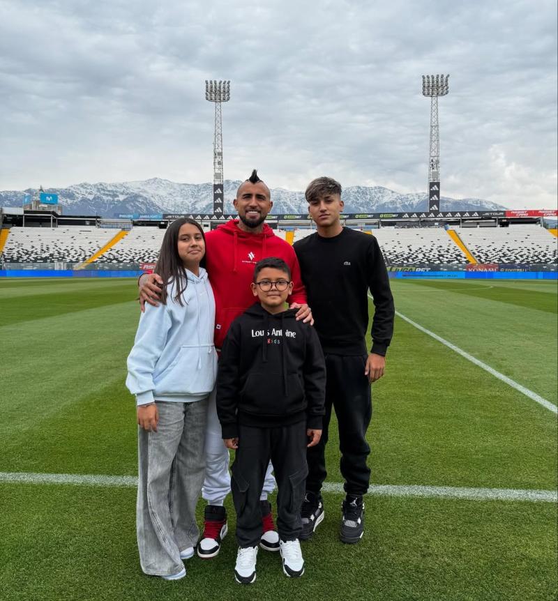Arturo Vidal y sus hijos | Instagram