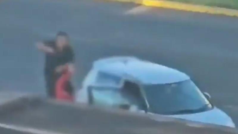 Médico de Iquique chocó, pateó en la cabeza y amenazó con arma a conductor