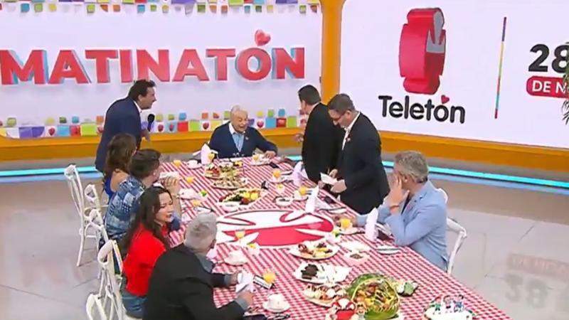 Julio César Rodríguez y los animadores en la "Matinatón"