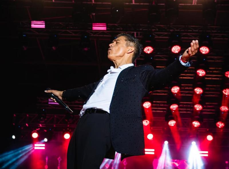 Américo en concierto, el protagonista de la serie de Rodrigo Muñoz | Instagram