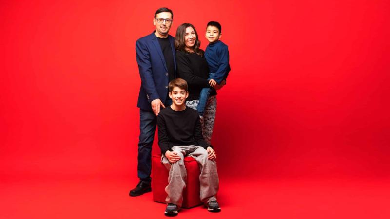 Alan García, embajador de la Teletón 2025, y su familia