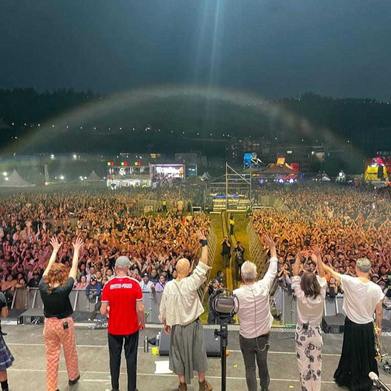 Integrante de James utilizó camisetas de la Selección Chilena - @FaunaPrimaveraFest