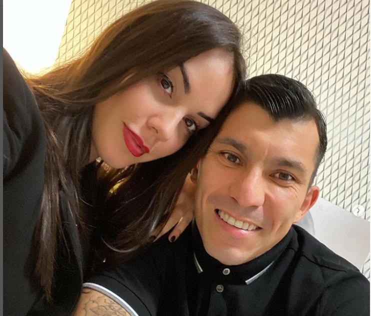 Cristina Morales y Gary Medel