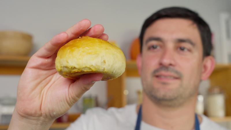 Prepara un pan de papa con puré instantáneo con receta de "Hacedores de pan". Créditos: 13C