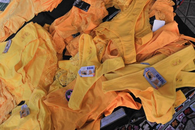 Ropa interior amarilla. Créditos: Agencia Uno