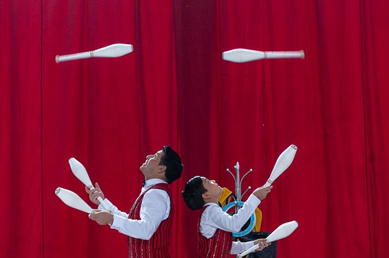 Malabaristas del circo chileno. Créditos: Agencia Uno.
