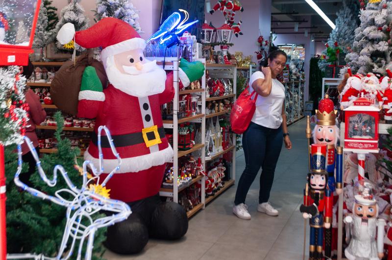 Ir por los regalos en uno de los panoramas obligados - Agencia Uno