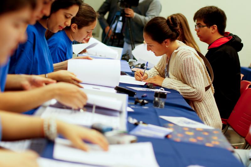 Las 10 carreras mejor pagadas al primer y cuarto año de egreso - Agencia Uno