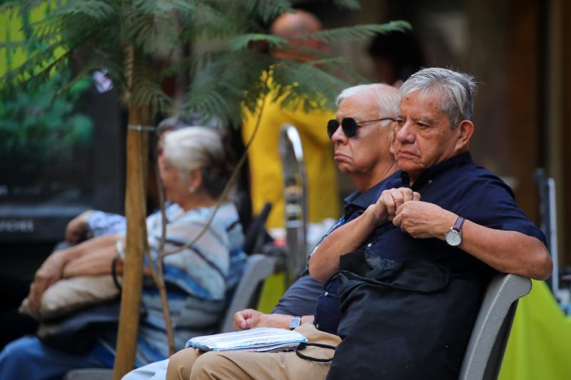 Revisa quiénes pueden jubilar antes en Chile - Aton