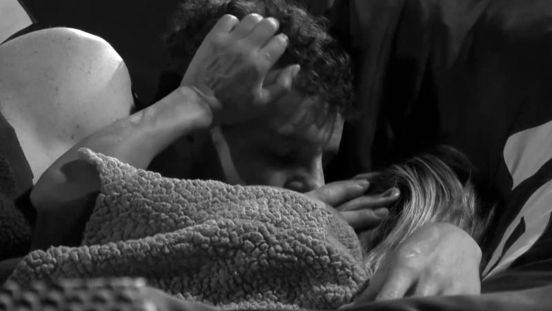 El beso de Eyal Meyer y Evelyn Ortiz en Mundos Opuestos