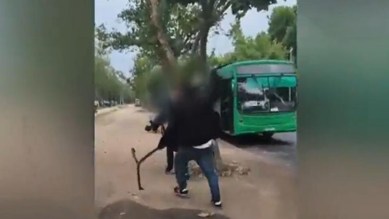Equipo de Canal 13 fue brutalmente agredido en pleno centro de Santiago