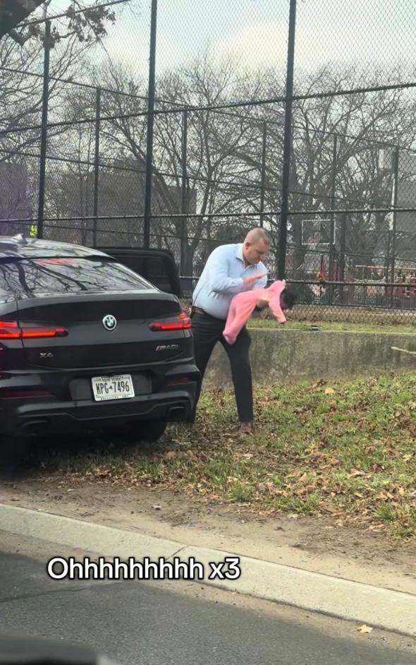 Policía salva a bebé/TikTok