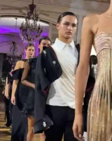 Hijo de Claudia Schmitd debutó como modelo de pasarela - Redes Sociales