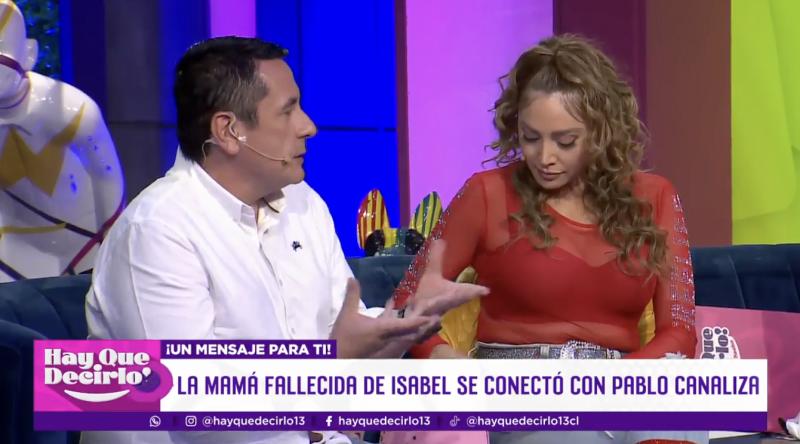 Rancherita recibe mensaje de su madre.