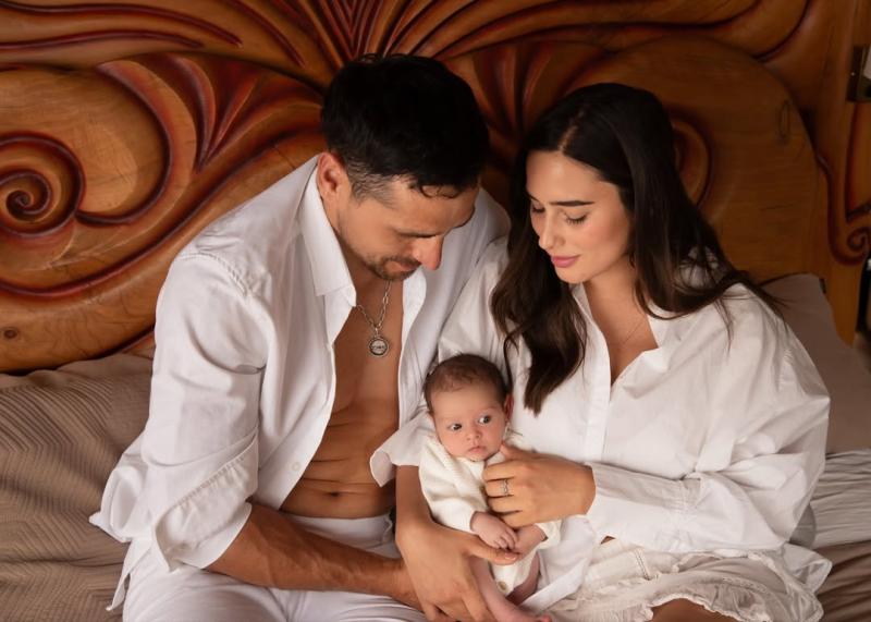 Melina Noto y Pangal Andrade junto a Alanna - Instagram