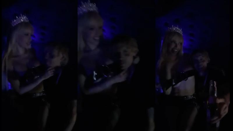 Gatita veve y Marcianeke - Captura: LaHora