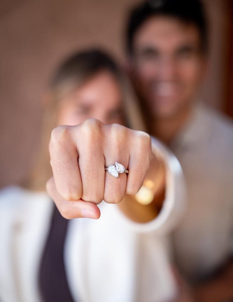 Trinidad de la Noi presumiendo el anillo que le dio Esteban Grimalt - Instagram