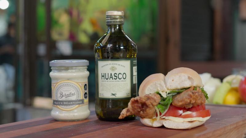 Cómo preparar un sándwich de jurel crocante en marraqueta tostada. Créditos: 13C