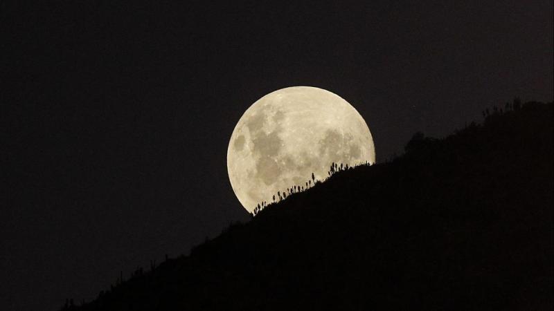 La primera luna llena del año es conocida como "Luna del Lobo". Créditos: Agencia Uno.