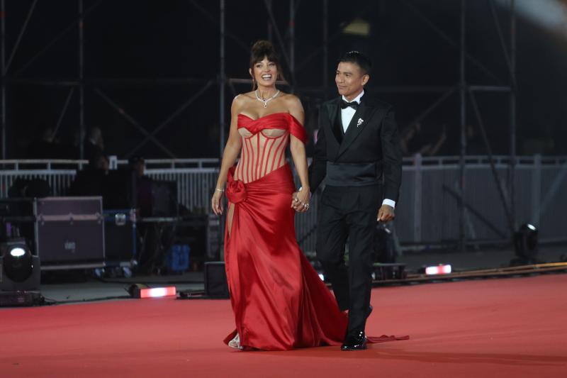 Yamila Reyna junto a Américo en la Gala de Viña 2025 - Agencia Uno