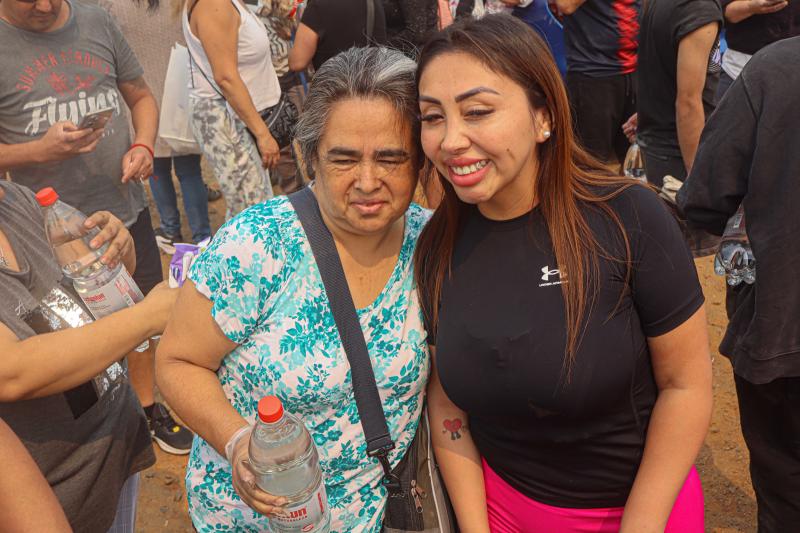 Naya Fácil brindando su ayuda a los damnificados - Agencia Uno