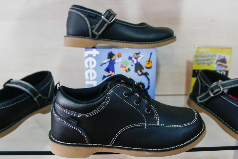 Comienza la venta de zapatos escolares. Créditos: Agencia UNO.