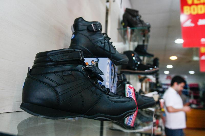 Calzado escolar. Créditos: Agencia UNO.