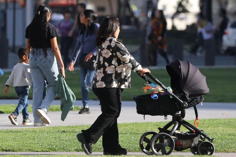 Revisa todos los bonos para madres este 2026 - Aton