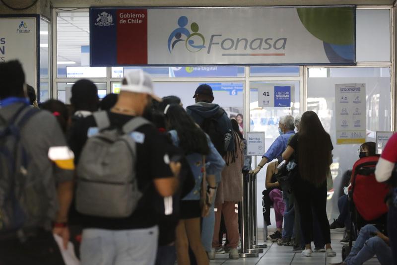 Revisa si eres unos de lo 75 mil beneficiarios de los excesos de Fonasa - Aton