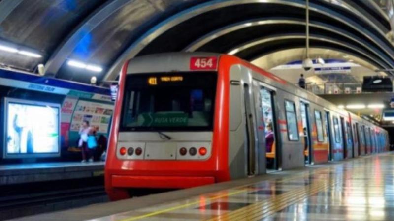 Metro de Santiago extiende horario por conciertos de Bad Bunny