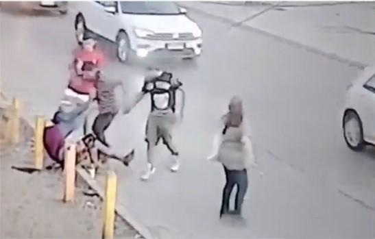 Golpean y prenden fuego a hombre en situación de calle en San Bernardo