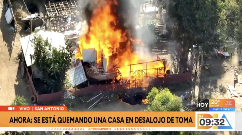 Incendio en megatoma de San Antonio.