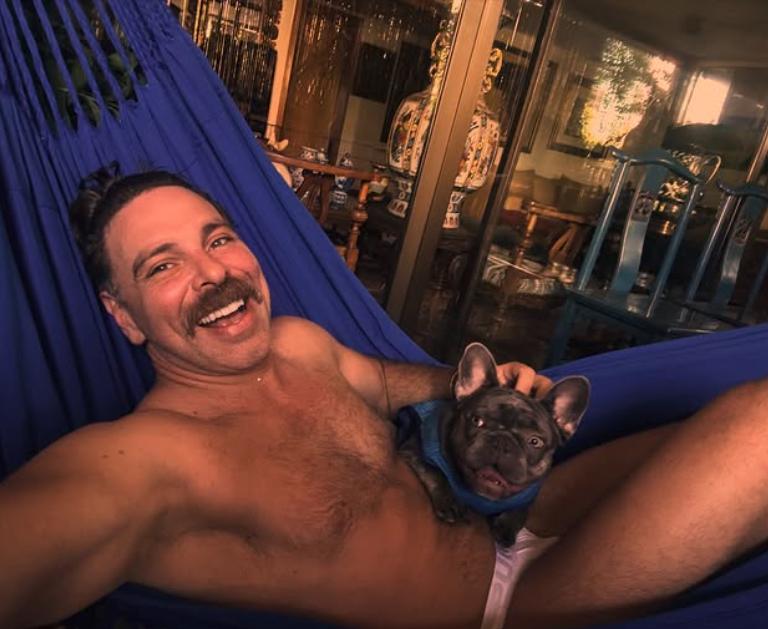 José Antonio Neme junto a su mascota | Instagram