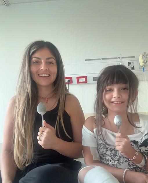 Antonella junto a su mamá tras sufrir grave ataque de perros - Tiktok