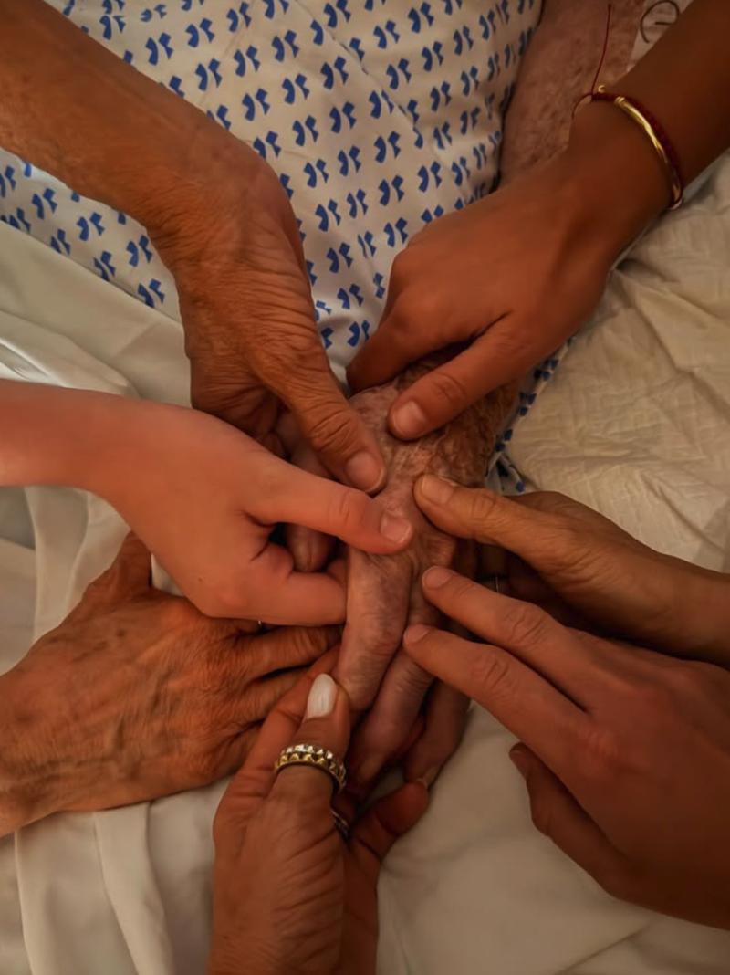 Diana Bolocco dando último adiós a su madre, suegra de Cristián Sánchez. .