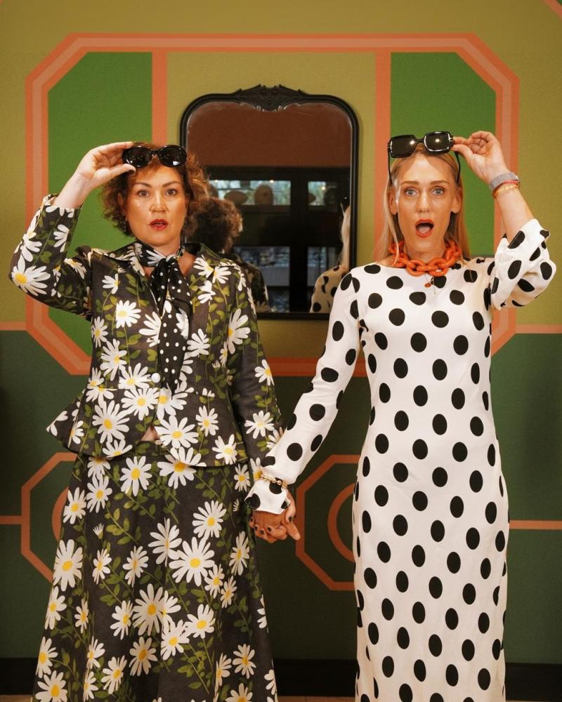 Javiera Contador y Virginia Demaria estrenan el podcast “Demasiada información” en Emisor Podcasting y su canal de YouTube.